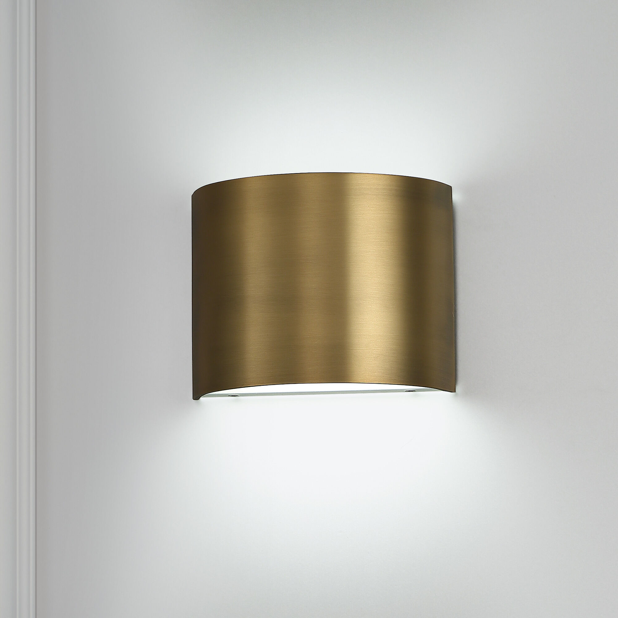Pocket Wall Sconce Wall Light in Aged Brass, dweLED