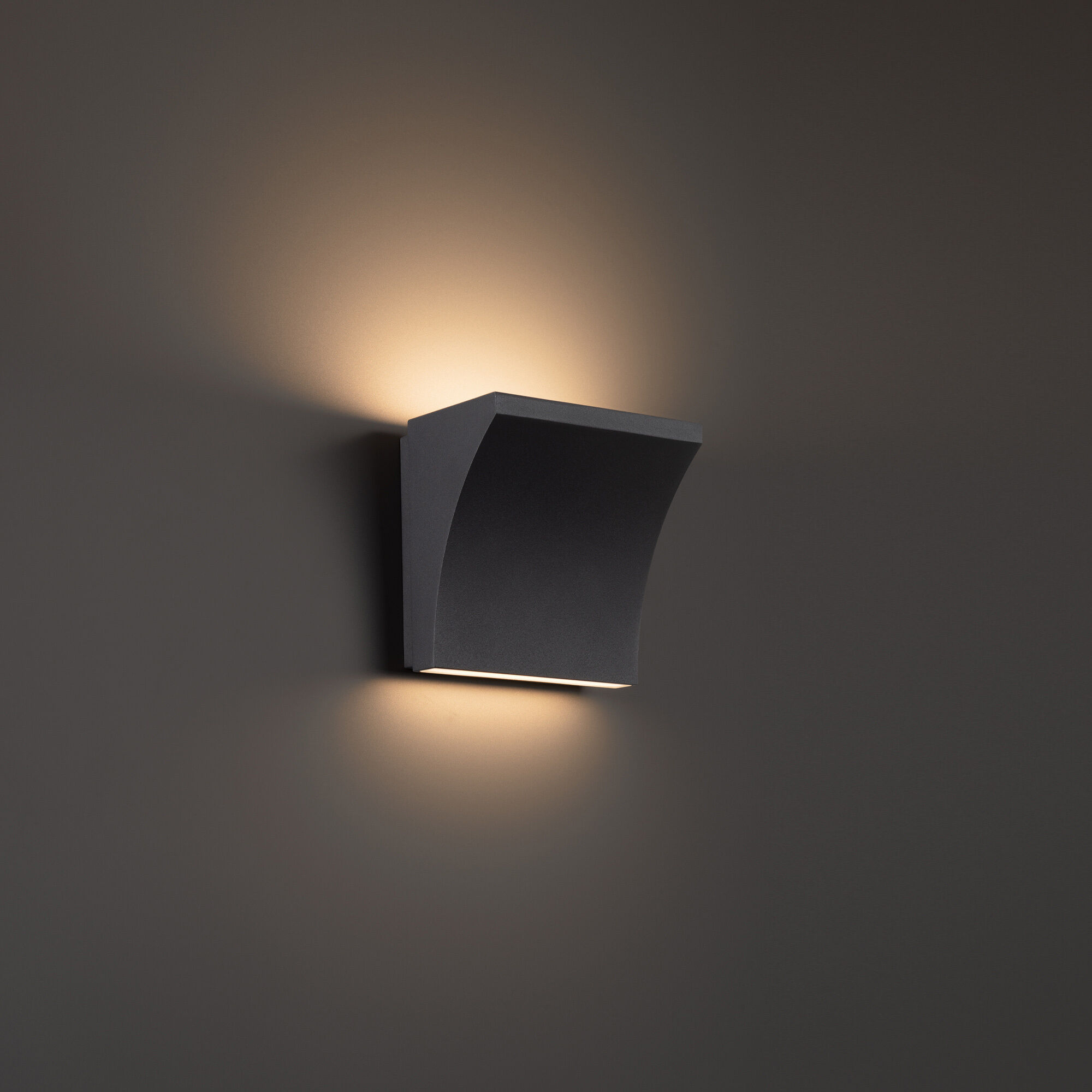 Cornice Wall Sconce Wall Light in 2700K, Black, dweLED