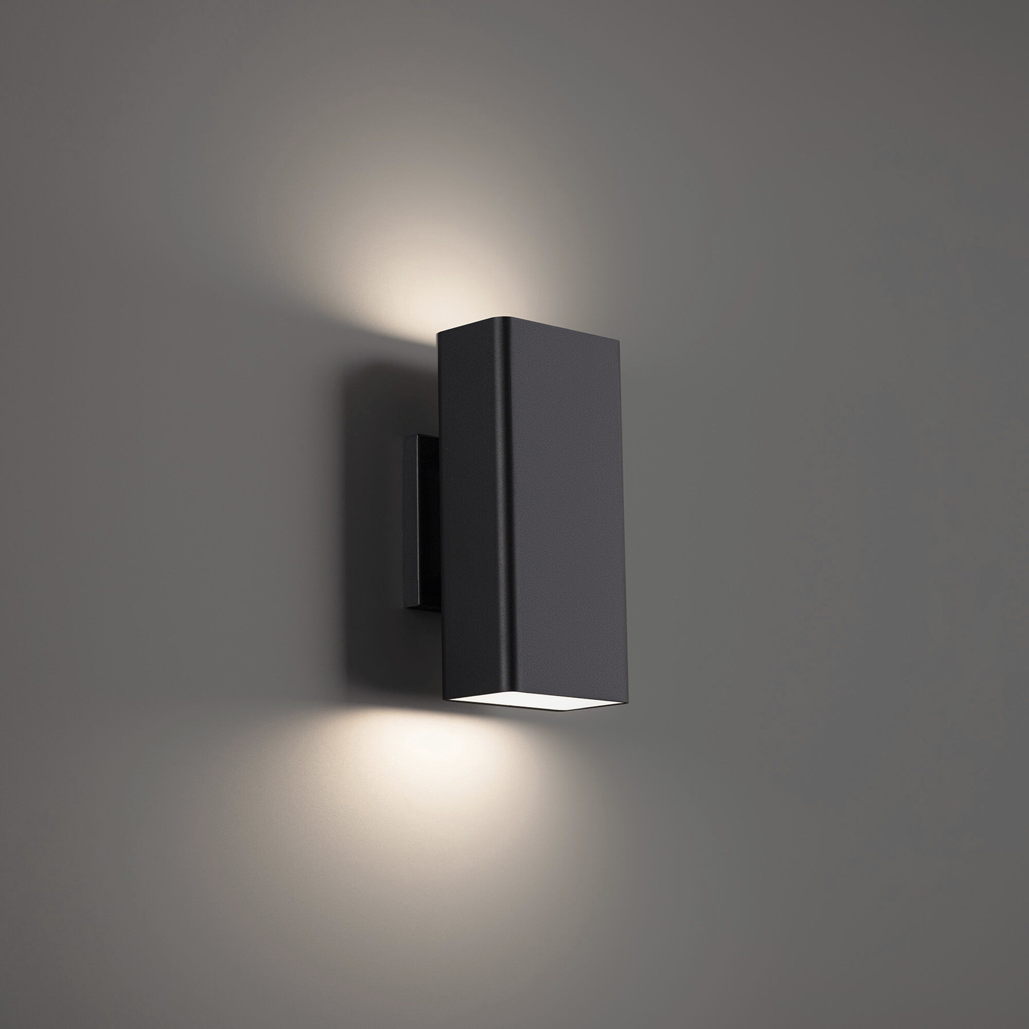 Edgey LED 10 inch Black Outdoor Wall Light in 3000K, dweLED