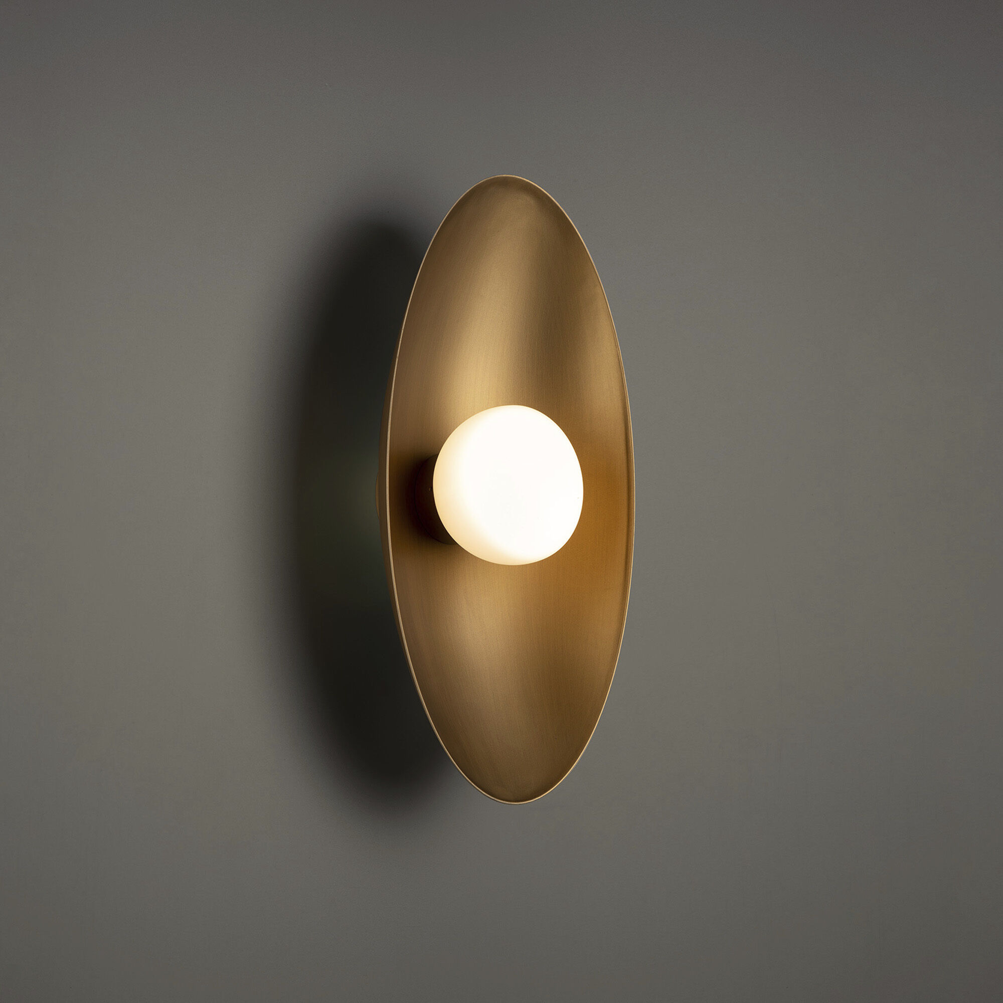 Glamour Wall Sconce Wall Light in 3000K, Aged Brass, dweLED