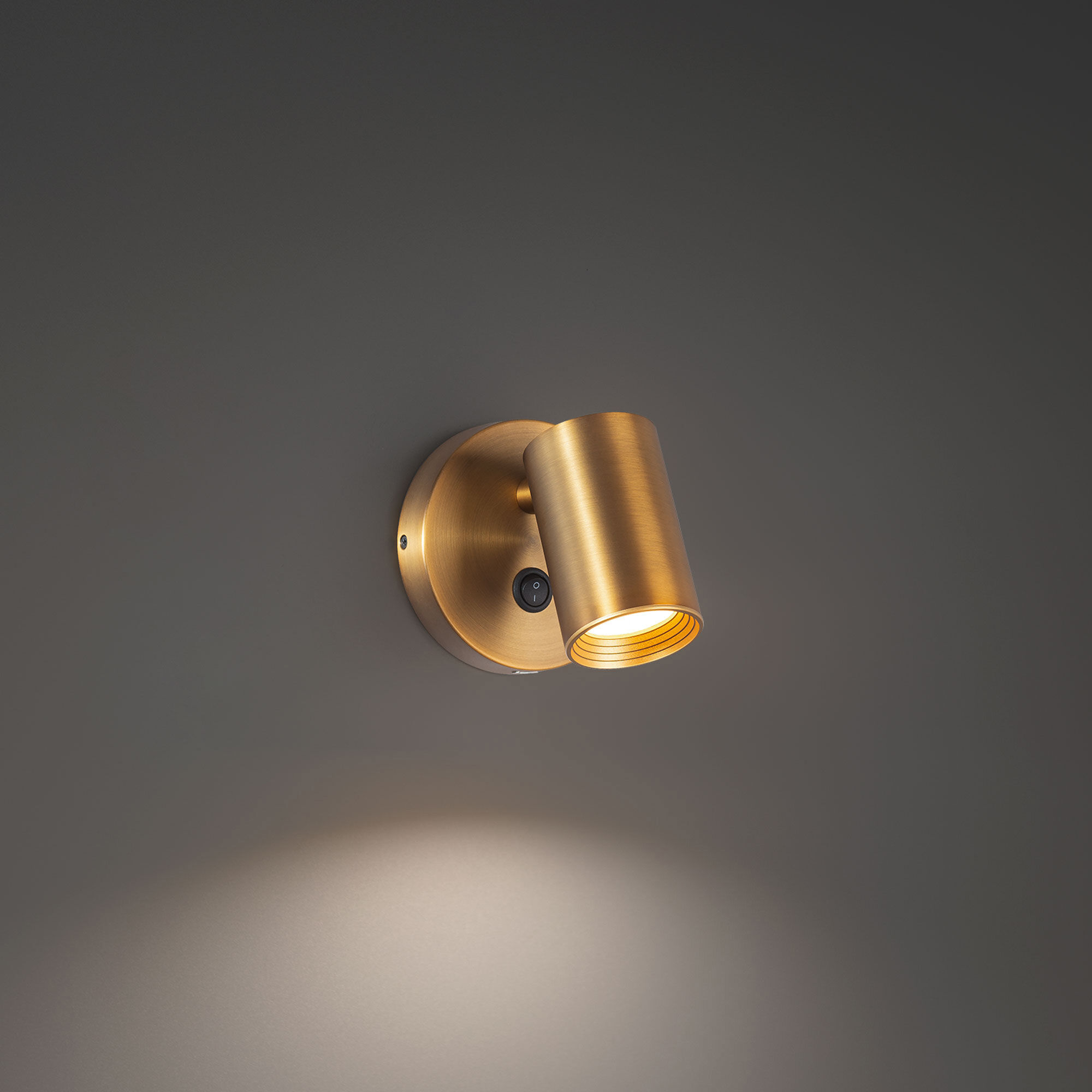 Kepler Reading Light Wall Light in Aged Brass, dweLED