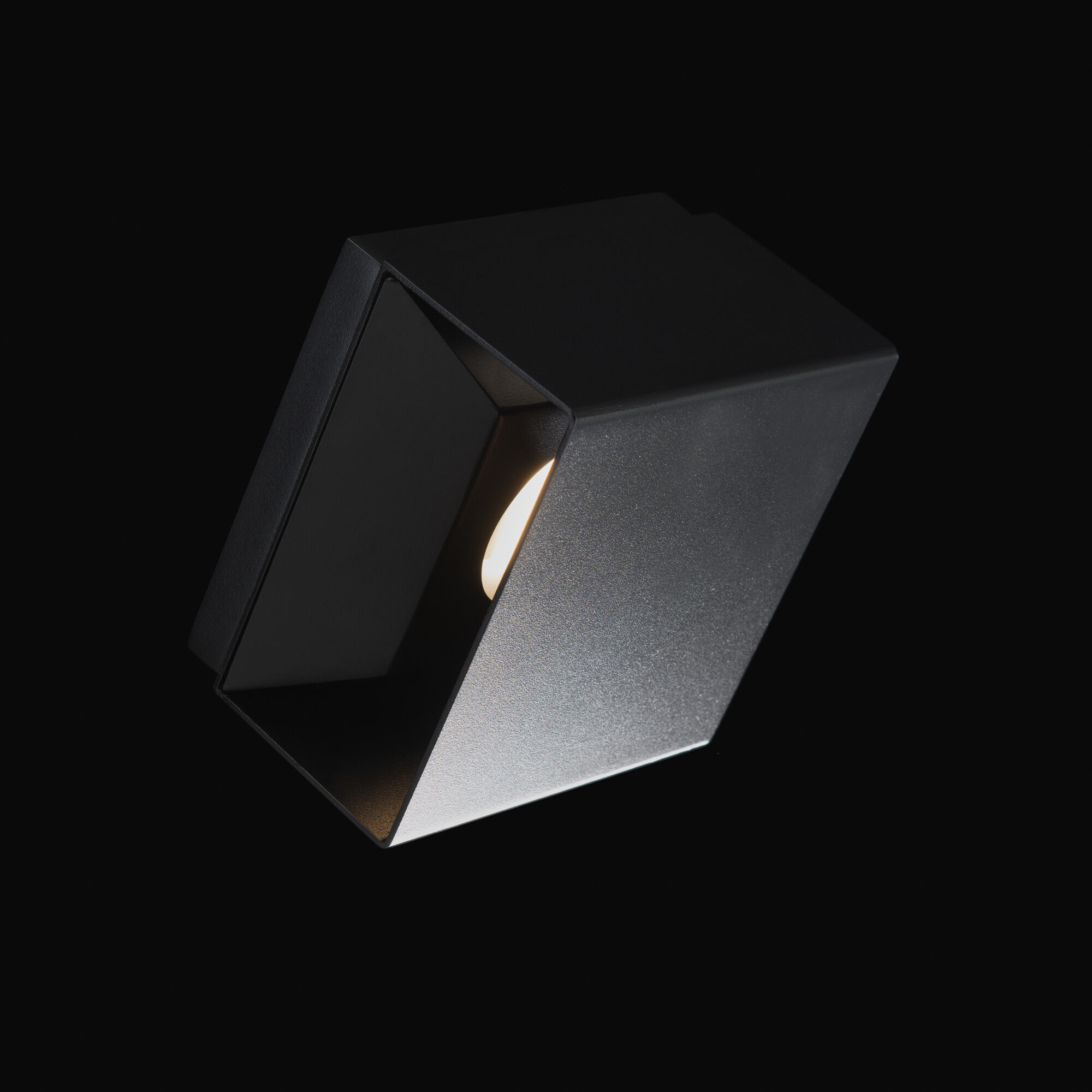 Boxi Wall Sconce Wall Light in 2700K, Black, dweLED